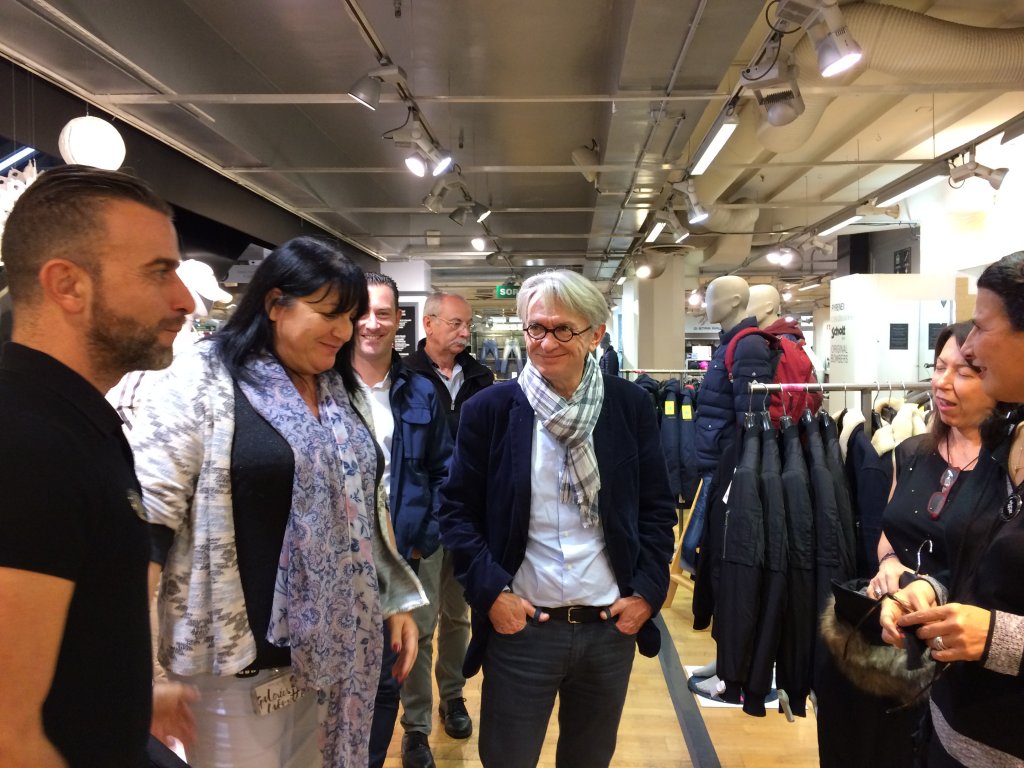 Jean-Claude Mailly, Secrétaire Général de la Confédération Force Ouvrière aux côtés Michèle Lillepied, déléguée syndicale FO aux Galeries Lafayette et des démonstrateurs et démonstratrices  (Photo M.B.)