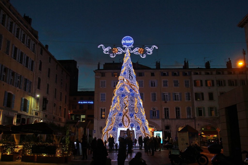 Noël à Marseille: "Mon beau sapin.... "(Photo Robert Poulain)