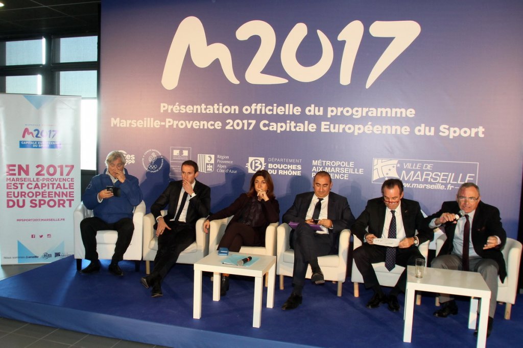 C'est Richard Miron, l'adjoint au Sport entouré des partenaires et financeurs qui a dévoilé la programmation de cette année 2017 (Photo Robert Poulain)