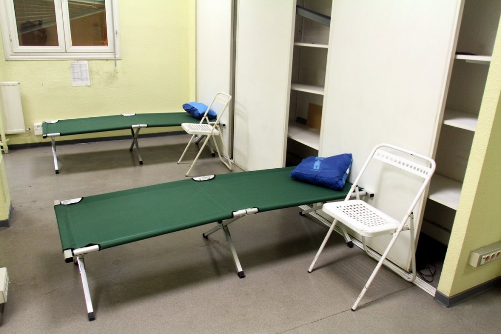 50 lits ont été mis en place pour accueillir les sans abris  (Photo Robert Poulain)