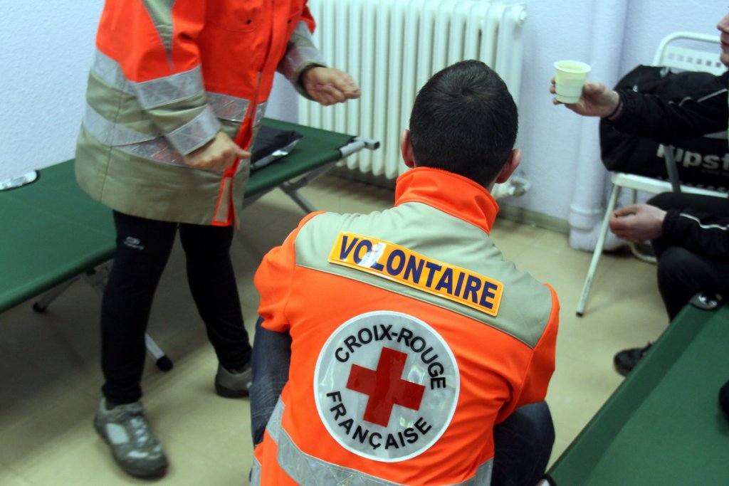 Un jeune garçon de 19 ans grelottant a été accueilli pour passer une nuit au chaud (Photo Robert Poulain)