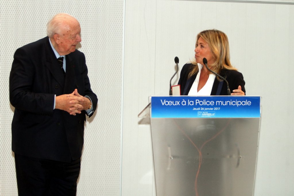 Le maire de Marseille, Jean-Claude Gaudin et Caroline Pozmentier-Sportich l'adjointe en charge de la sécurité (Photo Robert Poulain)
