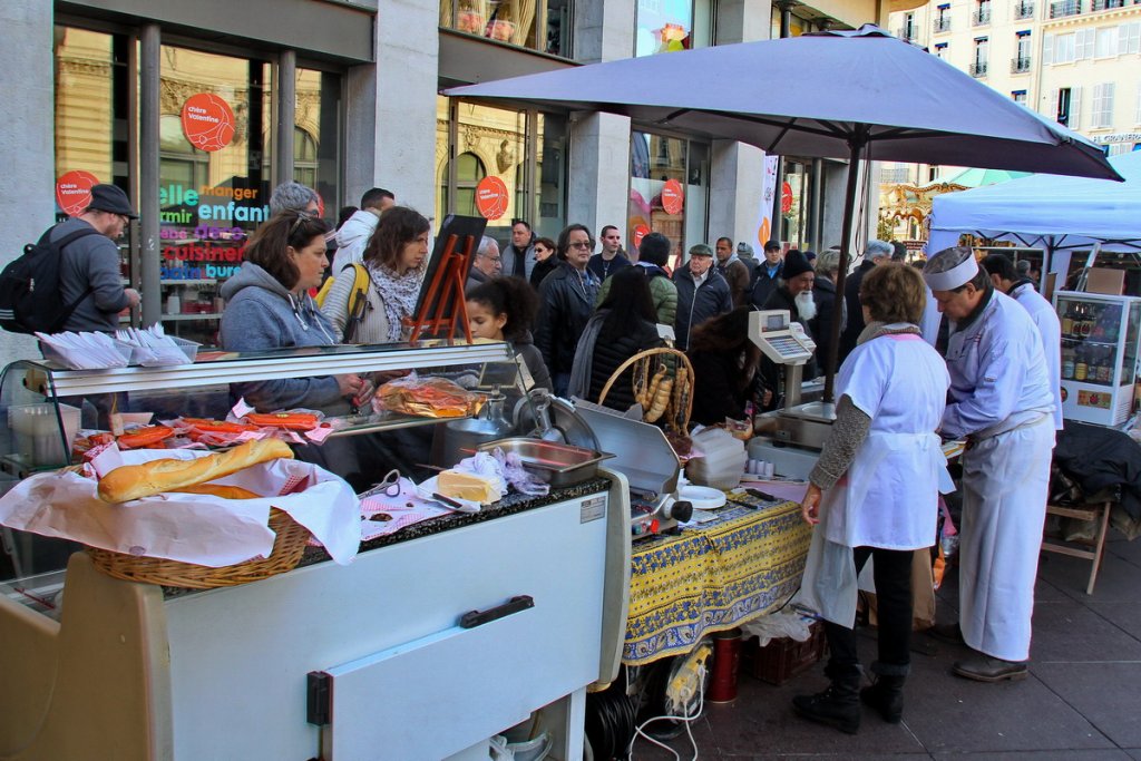 On déguste encore (Photo Robert Poulain)