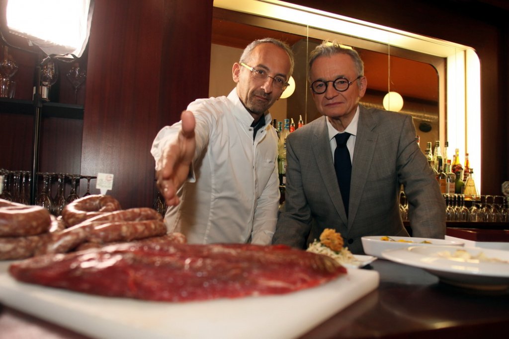 C’est à deux pas du Vieux-Port chez le chef Michel Portos au Malthazar que Jean-Luc Petitrenaud a posé ses caméras cette semaine pour le tournage de ses "Escapades" (Photo Robert Poulain)