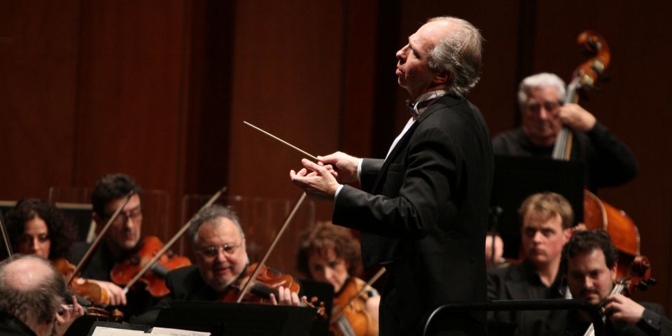 Jacques chalmeau à la tête de l'Orchestre philharmonique du Pays d'Aix (Photo D.R.)