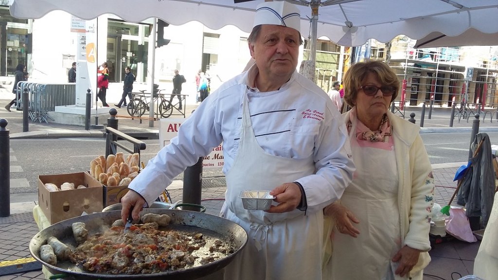 Les andouillettes de la famille Baussens l'excellente charcuterie au Grand Saint-Antoine à Noailles (Photo Patricia Maillé-Caire)