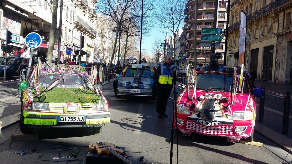 Les voitures mats  (Photo Patricia Maillé-Caire)