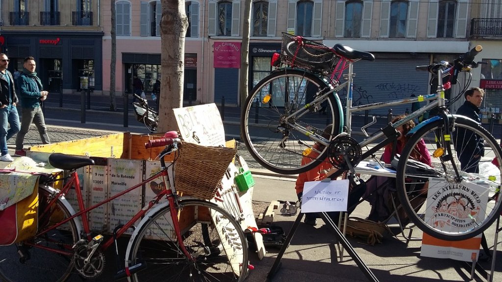 Le vélo à la part belle... (Photo Patricia Maillé-Caire)