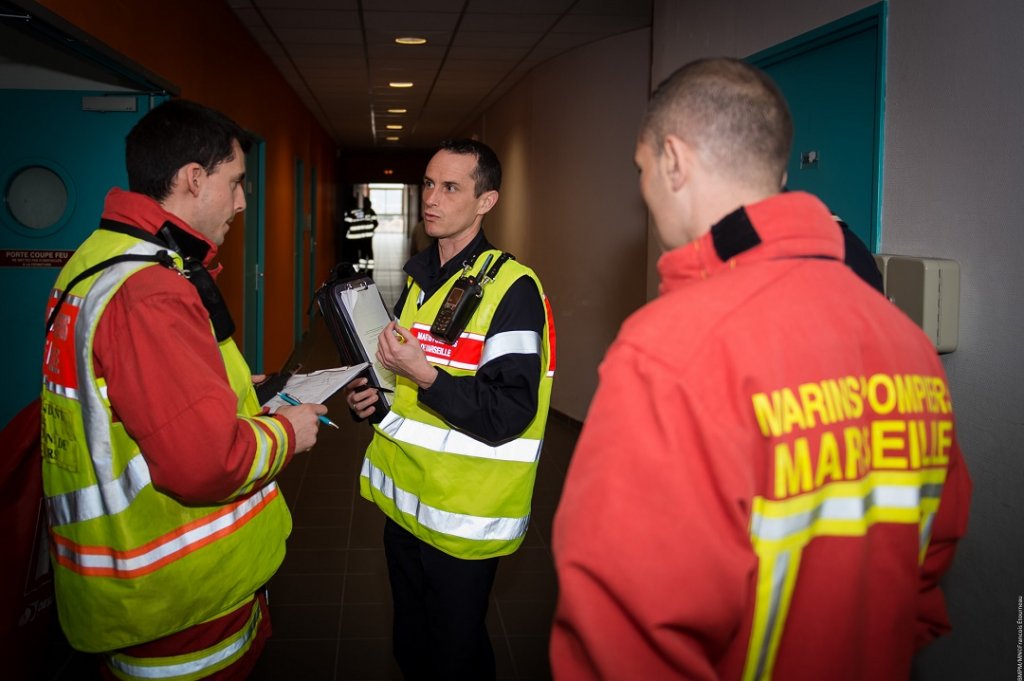Les experts du risque technologique du Bataillon ont procédé à des analyses dans les deux salles de classe concernées (Photo: BMPM/SM F.Etourneau)