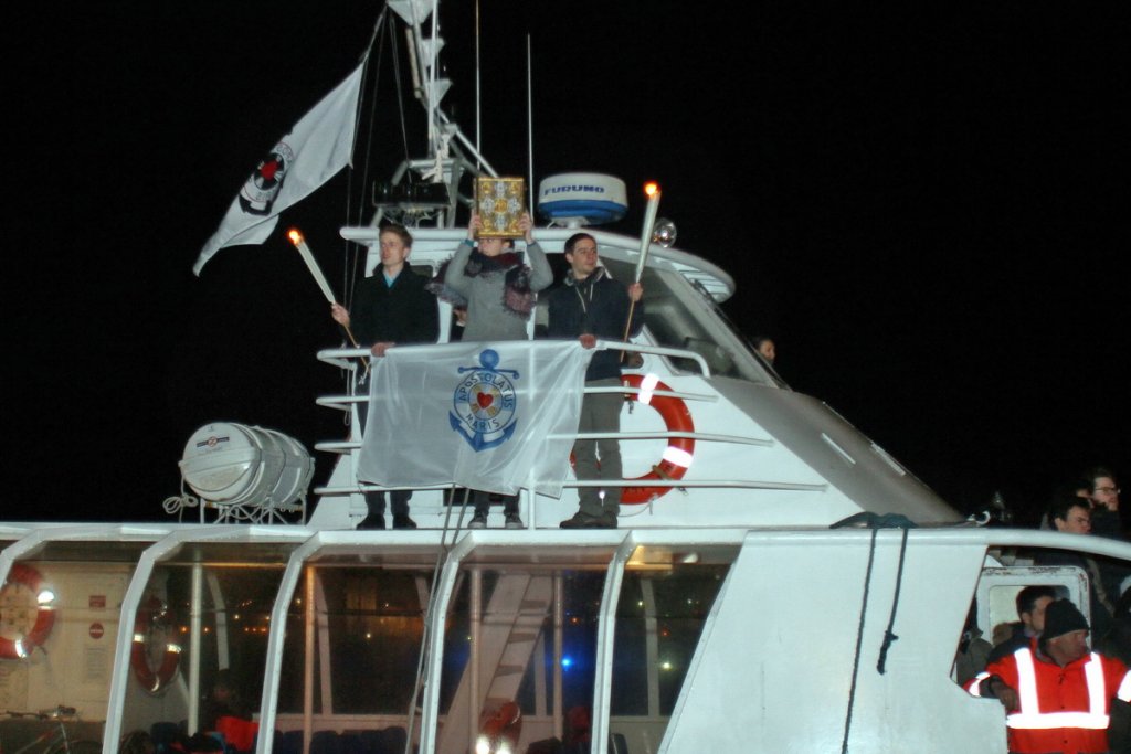 L’arrivée de l’Evangile par la mer apporté par les étudiants de la Marine Marchande (Photo Robert Poulain)