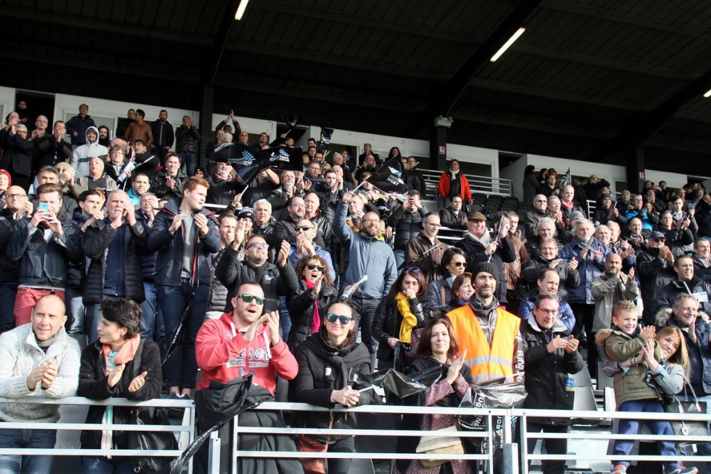Près de 4 000 supporters avaient répondu présents pour ce samedi de gala au stade Maurice David. (Photo Robert Poulain)