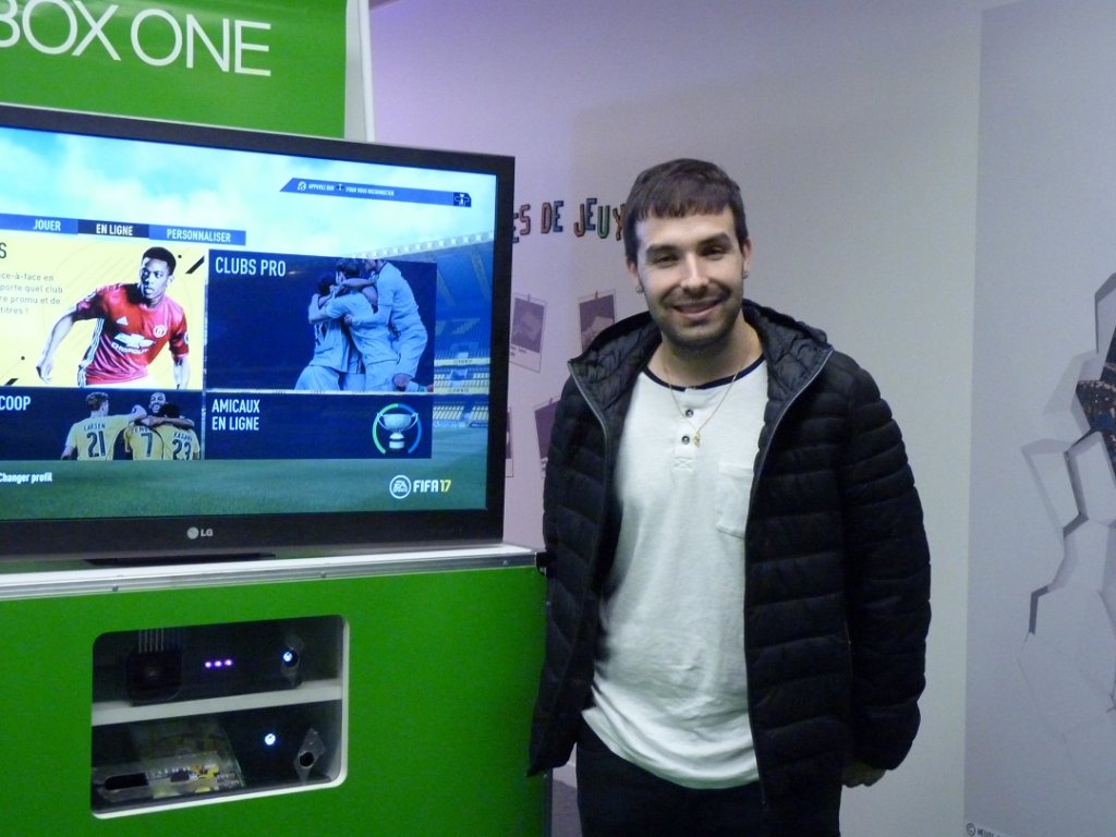 RadiuM - Kevin Sliwak, présent lors de l'inauguration, est l'un des joueurs les plus reconnus de la scène FIFA PC. Son expérience et son travail acharné en fond l'une des personnalités les plus fortes de la communauté FIFA. (Photo Patricia Maillé-Caire ) RadiuM - Kevin Sliwak, présent lors de l'inauguration, est l'un des joueurs les plus reconnus de la scène FIFA PC. Son expérience et son travail acharné en fond l'une des personnalités les plus fortes de la communauté FIFA. (Photo Patricia Maillé-Caire )