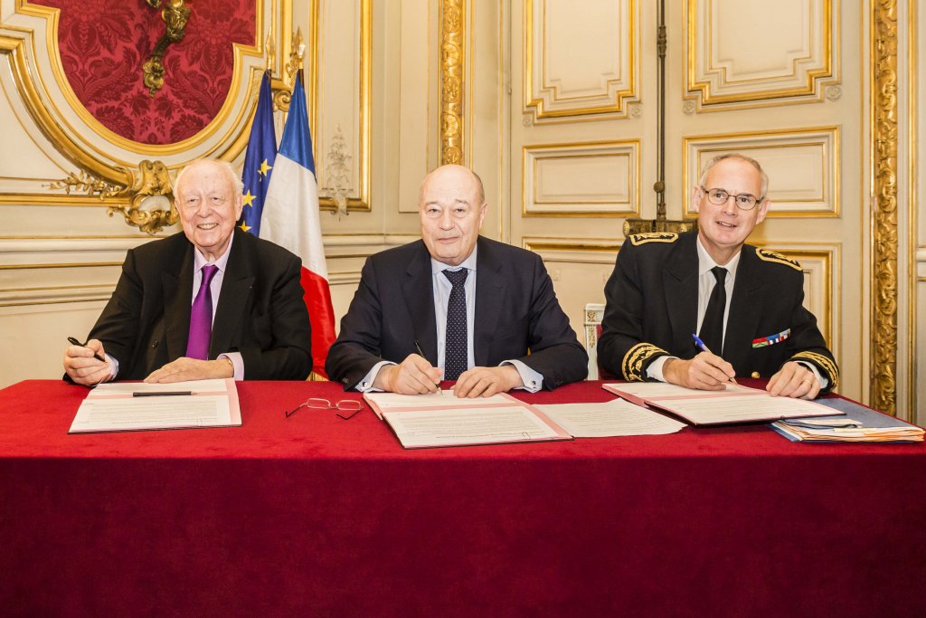 Jean-Michel Baylet, ministre de l’Aménagement du Territoire, de la Ruralité et des Collectivités territoriales, Jean-Claude Gaudin, maire de Marseille, président de la métropole d’Aix-Marseille-Provence et Stéphane Bouillon, Préfet de la région Paca, viennent de signer, le pacte métropolitain d’innovation d’Aix-Marseille-Provence (Photo Préfecture 13) Jean-Michel Baylet, ministre de l’Aménagement du Territoire, de la Ruralité et des Collectivités territoriales, Jean-Claude Gaudin, maire de Marseille, président de la métropole d’Aix-Marseille-Provence et Stéphane Bouillon, Préfet de la région Paca, viennent de signer, le pacte métropolitain d’innovation d’Aix-Marseille-Provence (Photo Préfecture 13)