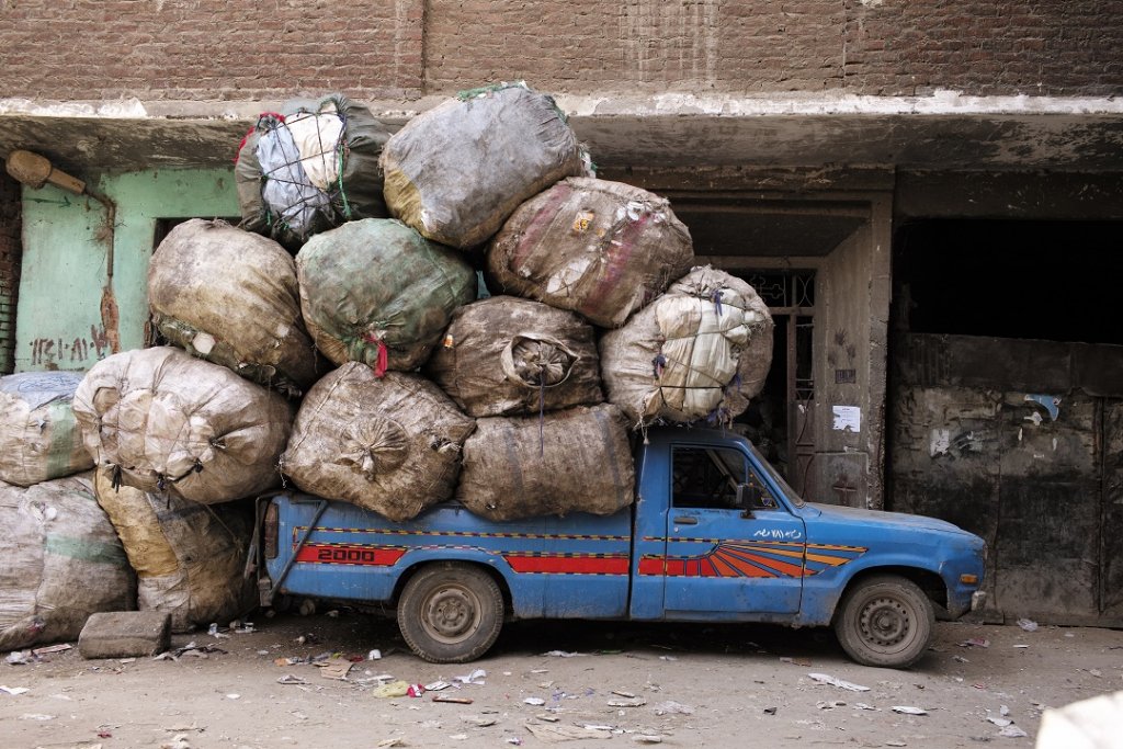 Transport de déchets aux ateliers de recyclage d'un quartier du Caire Egypte 2014 © David Degner Transport de déchets aux ateliers de recyclage d'un quartier du Caire Egypte 2014 © David Degner