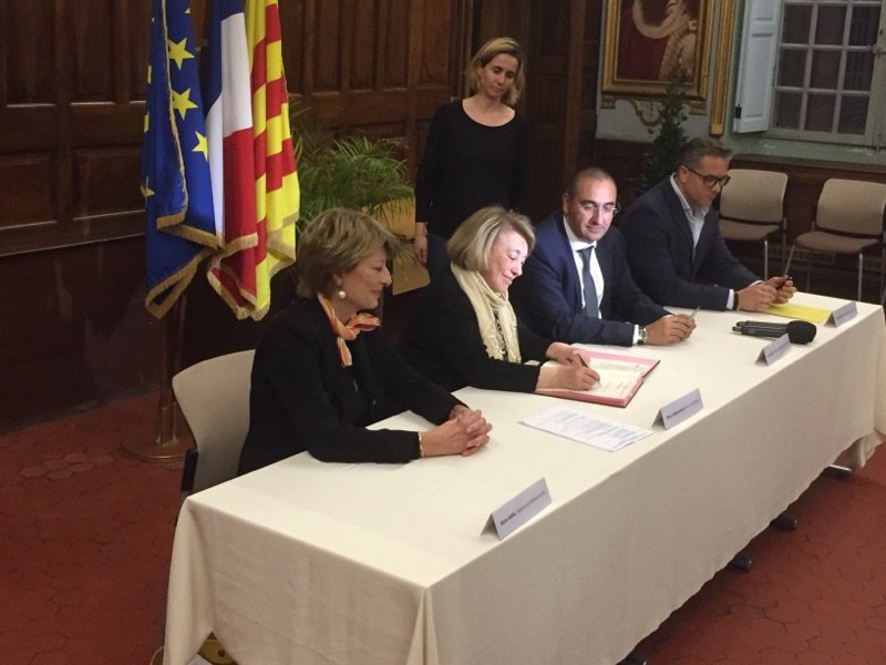 Signature de la «Charte de Vie Nocturne» d'Aix-en-Provence (Photo D.R.)