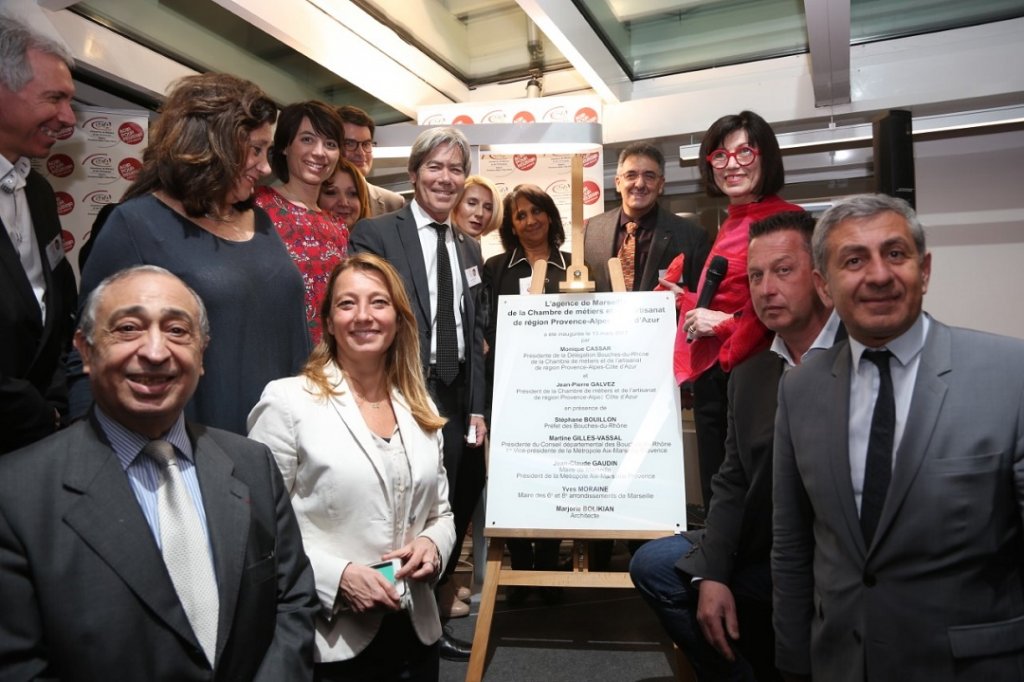 Monique Cassar et Jean-Pierre Galvez entourés d'artisans et d'élus pour l'inauguration d'un nouvel espace de la Chambre des Métiers et de l’Artisanat (Photo D.R.)