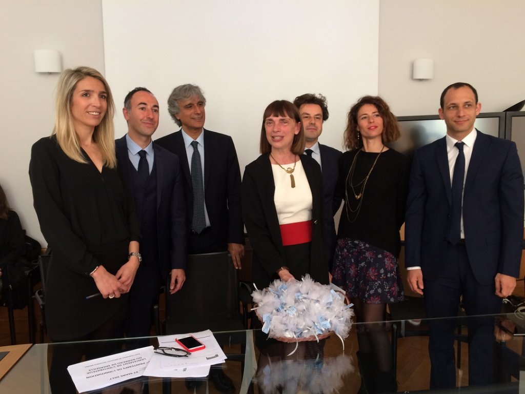 De gauche à droite: Me Ève d'Onorio di Méo, Me Julien Ayoun, spécialiste du droit des médias, Me Philippe Amram, chargé de la déontologie et en particulier du secret professionnel, le Bâtonnier Geneviève Maillet, Me Olivier Reynaud, Me Julia Braunstein et Me Sébastien Salles qui a créé le site « Thelys conso » pour le droit des consommateurs .
