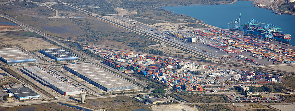 Port de Marseille Fos: zone Distriport terminaux (Photo GPMM / D.Grandemange)