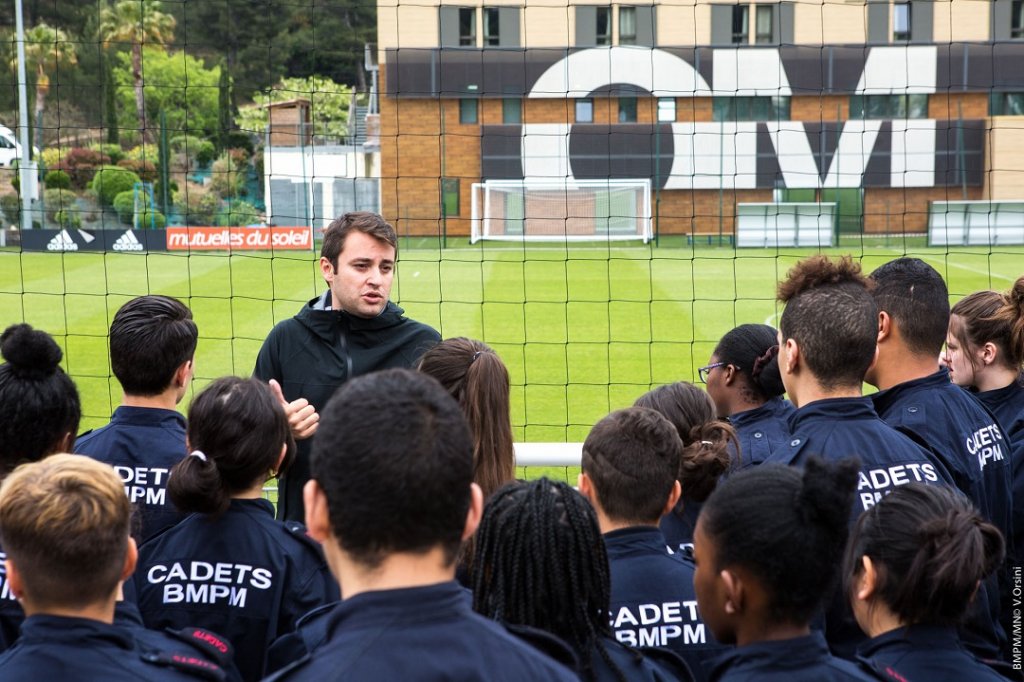 La cinquantaine de collégiens cadets du Bataillon a été reçue au centre d’entraînement de l’Olympique de Marseille (Photo : BMPM/SM Orsini) La cinquantaine de collégiens cadets du Bataillon a été reçue au centre d’entraînement de l’Olympique de Marseille (Photo : BMPM/SM Orsini)