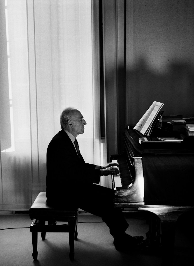 En suppléant le forfait de Minkowski, Maurizio Pollini devient l’une des têtes d’affiche de ce cinquième festival de Pâques (Photo Mathias Bothor)