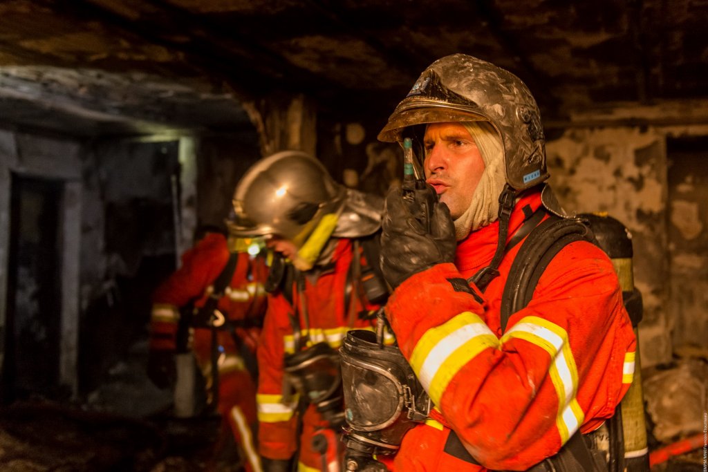 Trois marins-pompiers parmi les premiers intervenants subissent un coup de chaleur dû à l’intensité du sinistre (Photo: BMPM/SM F.Etourneau)