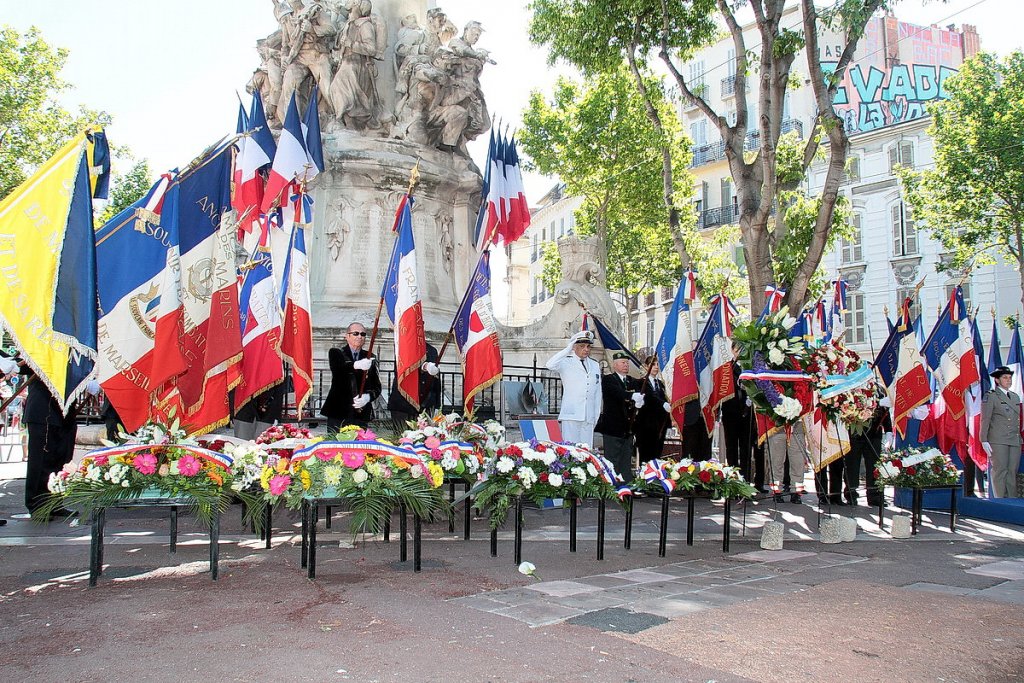 La minute de silence (Photo Robert Poulain)