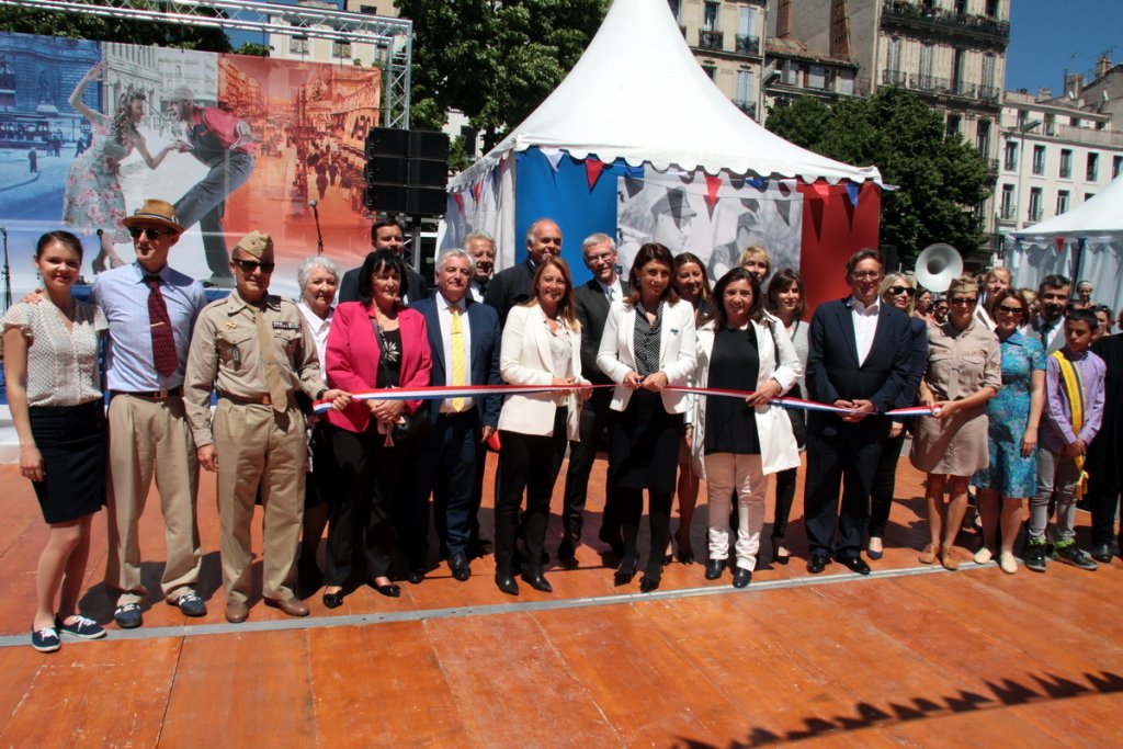 Inauguration du bal patriotique par Martine Vassal, présidente du département 13, Sabine Bernasconi , maire des 1/7 et Solange Biaggi, adjointe au maire en charge du centre ville de Marseille (Photo Robert Poulain)