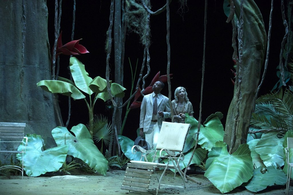 Jean-Baptiste Anoumon (Dr Cukrowicz) et Luce Mouchel (Mrs Venable) Photo Elisabeth Carrechio