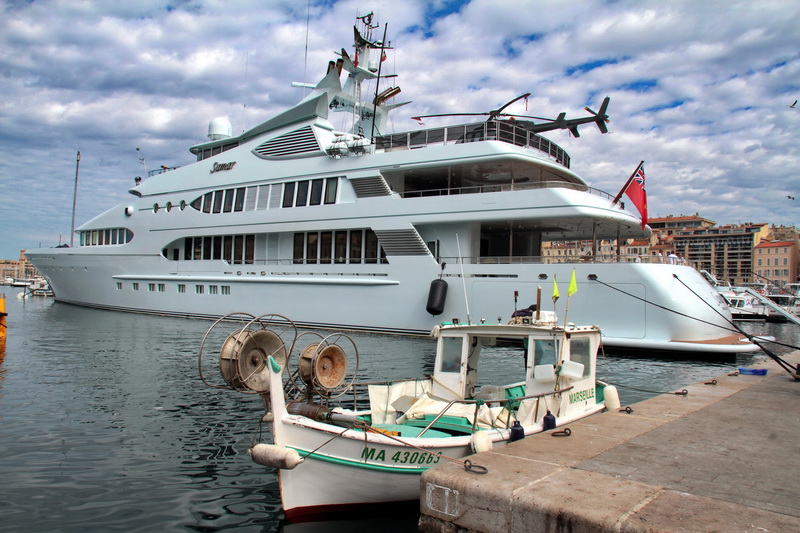 Marseille: pêche artisanale contre pêche industrielle... de luxe (Photo Robert Poulain)