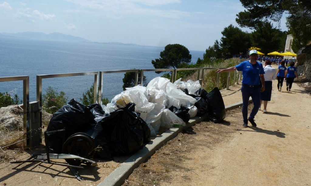 Bruno Goimier présente 1,4 tonne de déchets ramassée en une matinée (Photo P.M.-C.) Bruno Goimier présente 1,4 tonne de déchets ramassée en une matinée (Photo P.M.-C.)