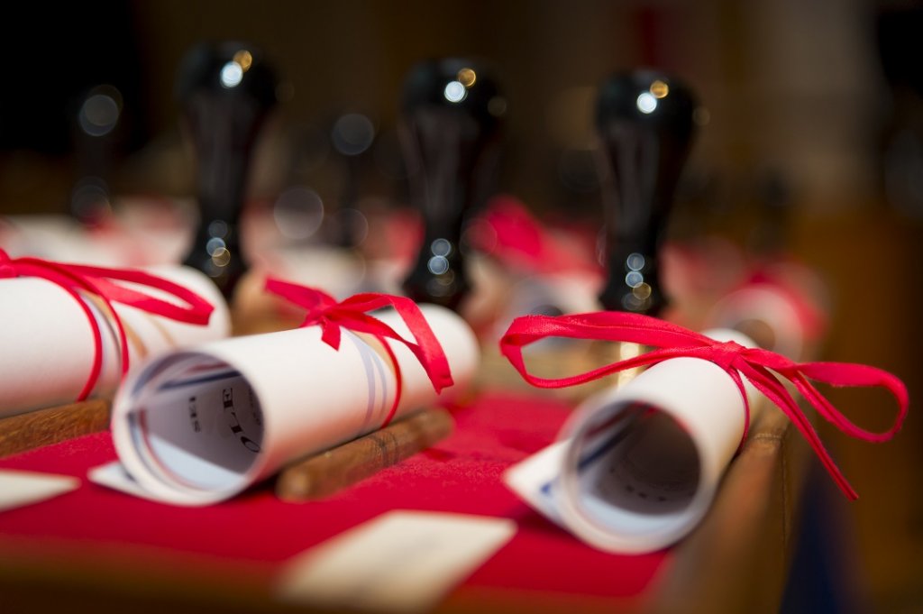 Diplôme et Marianne recus par les élèves de la promotion Valmy (Photo Olivier Fortin/Armée de l'air/Défense) Diplôme et Marianne recus par les élèves de la promotion Valmy (Photo Olivier Fortin/Armée de l'air/Défense)
