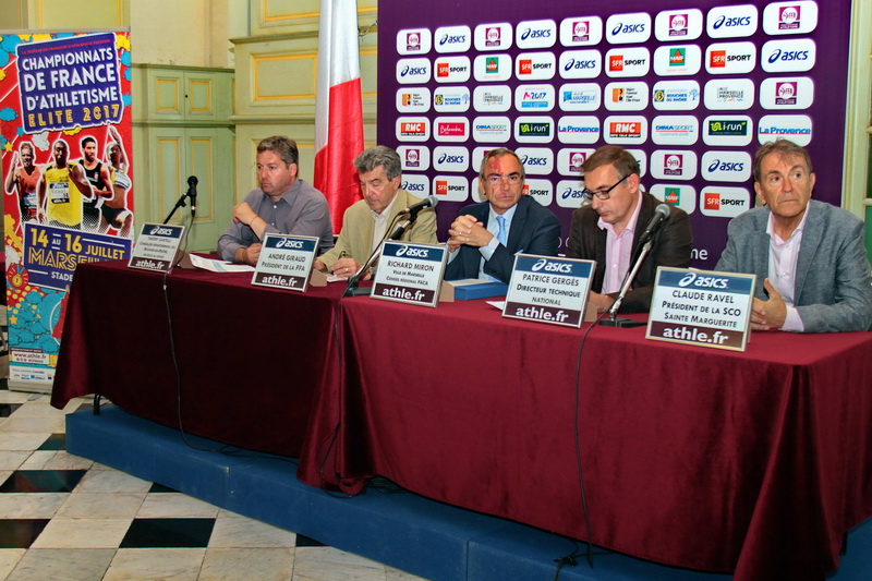 Thierry Santelli, André Giraud, Richard Miron, Patrice Gergés et Claude Ravel ont présenté les championnats de France Élite 2017 qui se tiendront à Marseille du 14 au 16 juillet au stade Delort (Photo Robert Poulain)