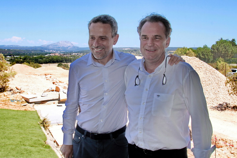 Frédéric Chevalier et Renaud Muselier lors de la visite du chantier The camp le 12 juillet (Photo Robert Poulain)