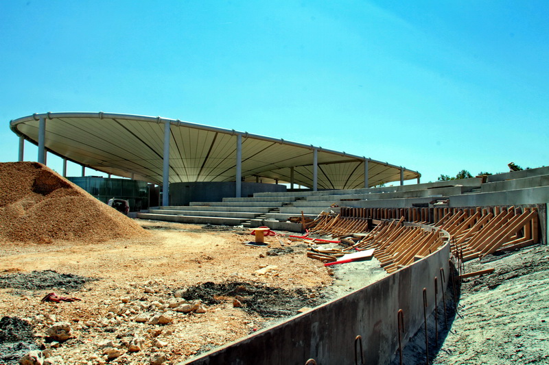 Faire rentrer la culture au sein de the Camp avec la construction d'un théâtre de verdure (Photo Robert Poulain)
