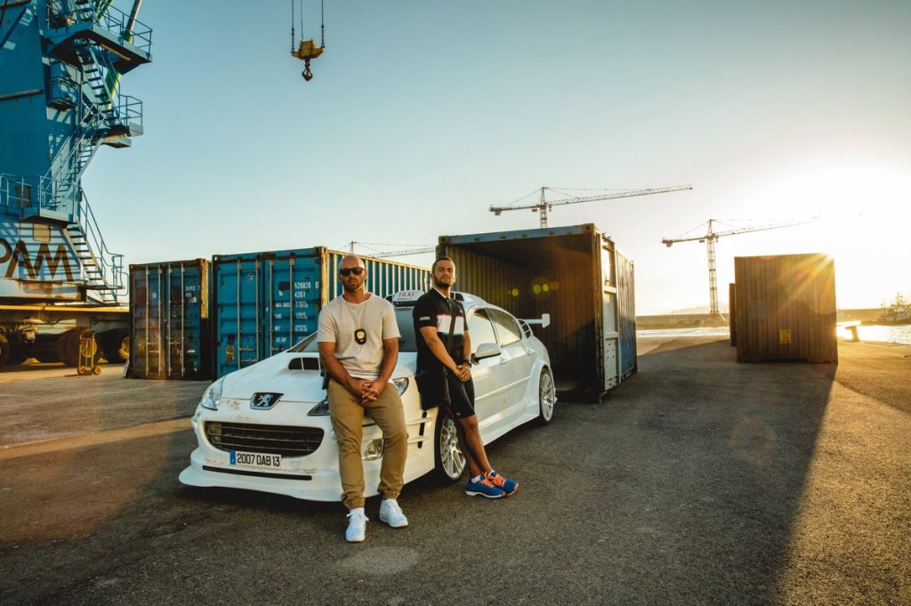 Franck Gastambide et Malik Bentalha dans Taxi 5 sur les quais du Port de Marseille Fos  (© @FGastambide)