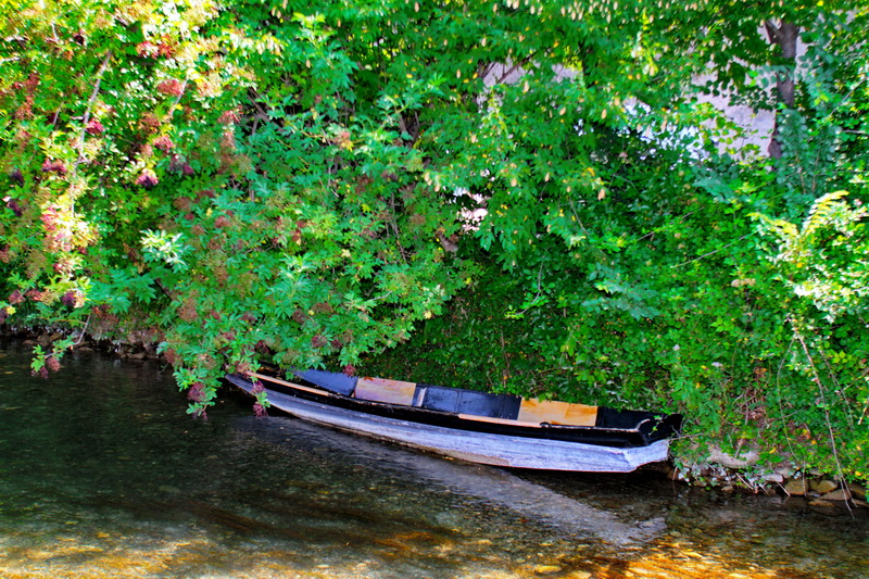 Ne jamais déranger une barque qui se repose... (Photo Robert Poulain)