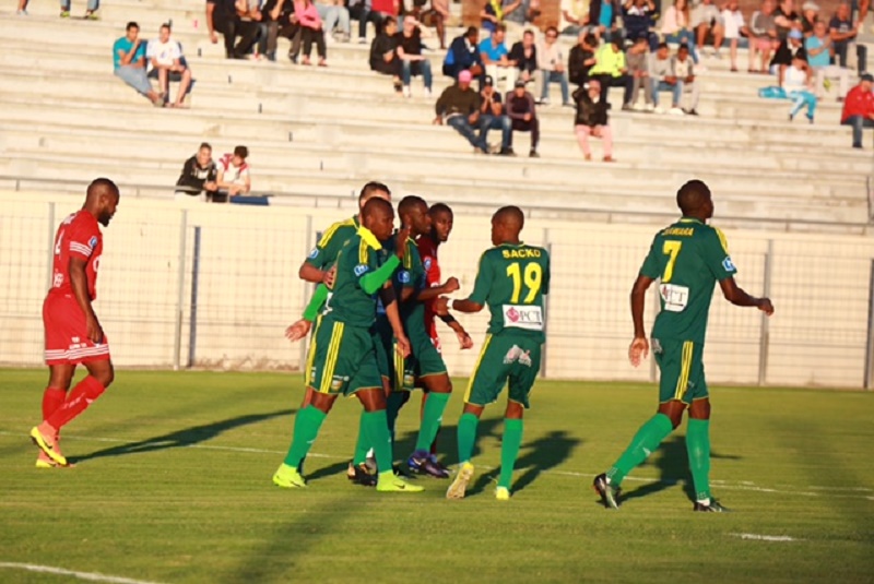 La joie des joueurs après l'ouverture du score sur pénalty par Guy-Roland Niangbo (Photo Laurent Saccomano)