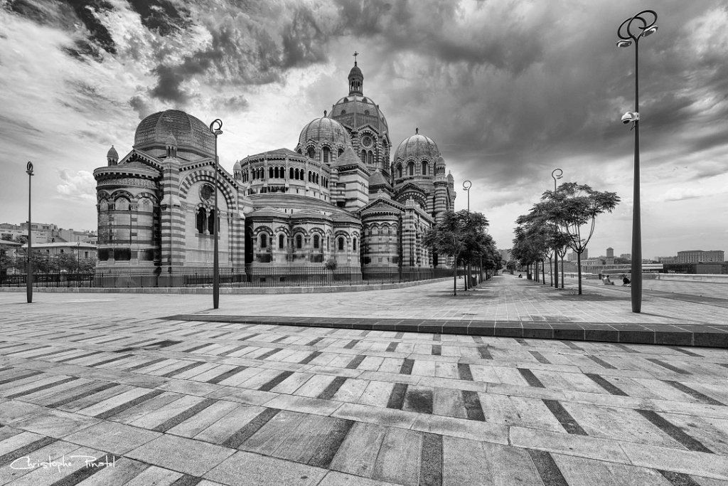 La photo du jeudi : La cathédrale de La Major à Marseille sous un ciel tourmenté © Christophe Pinatel
