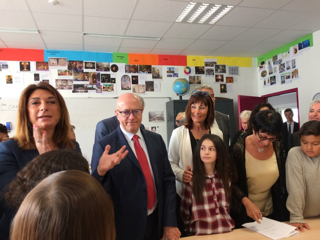 Martine Vassal, Bernard Beignier, Valérie Guarino, conseillère départementale en charge des collèges et Annie Soubiron dans une classe de 6e du collège Jean-Giono (Photo Mireille Bianciotto) Martine Vassal, Bernard Beignier, Valérie Guarino, conseillère départementale en charge des collèges et Annie Soubiron dans une classe de 6e du collège Jean-Giono (Photo Mireille Bianciotto)