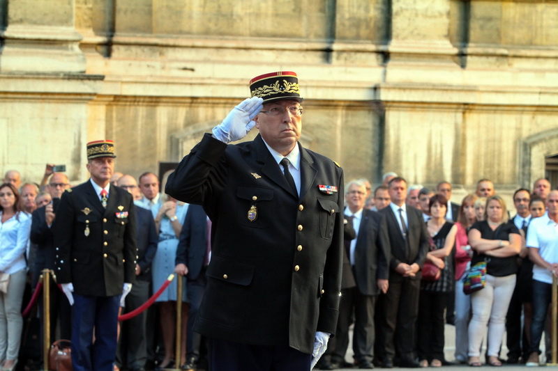 Le général Marc Lévêque succède au général galtier (Photo Robert Poulain)