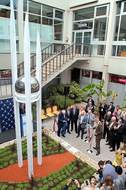 l’inauguration-installation de l’œuvre «Le Phare», sculpture conçue en 2007 par Stéphane Chambert (Photo Robert Poulain)