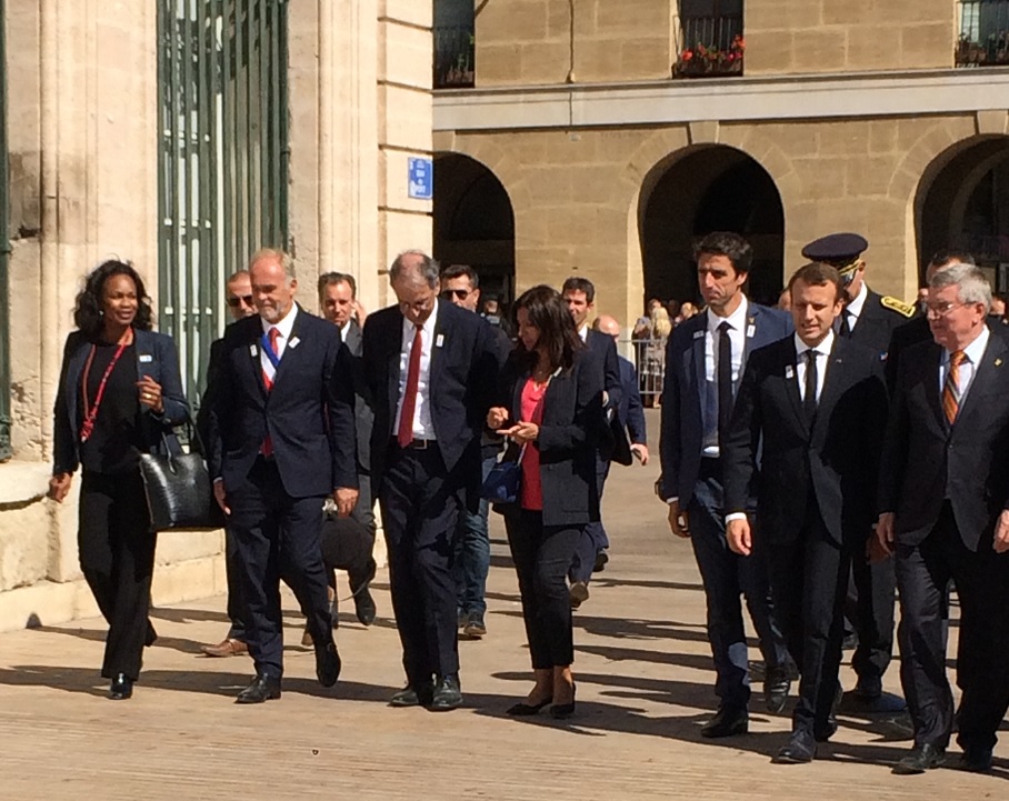 Arrivée de la délégation à la mairie de Marseille (Photo Mireille Bianciotto) Arrivée de la délégation à la mairie de Marseille (Photo Mireille Bianciotto)