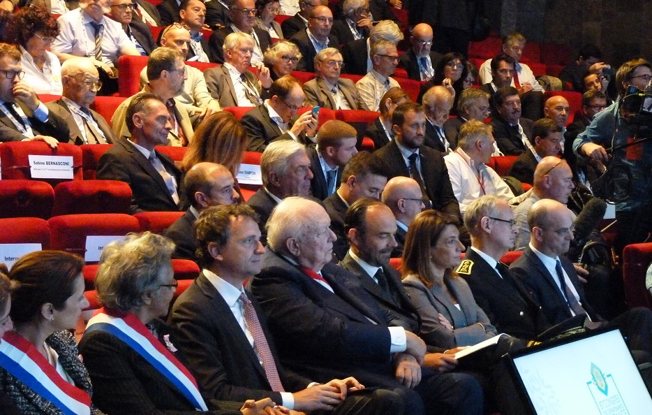 Edouard Philippe entouré de Martine Vassal, le préfet de région Paca Stéphane Bouillon, qui vient d'être nommé préfet de région Auvergne-Rhône-Alpes, le maire de marseille, Jean-Claude Gaudin et le député des Bouches-du-Rhône (LREM) François-Michel Lambert (Photo Patricia Maillé-Caire) Edouard Philippe entouré de Martine Vassal, le préfet de région Paca Stéphane Bouillon, qui vient d'être nommé préfet de région Auvergne-Rhône-Alpes, le maire de marseille, Jean-Claude Gaudin et le député des Bouches-du-Rhône (LREM) François-Michel Lambert (Photo Patricia Maillé-Caire)