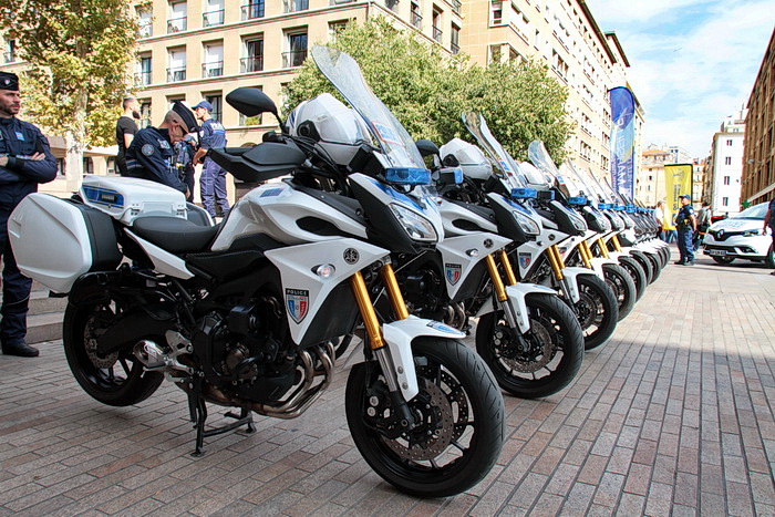 .... 6 motos (Photo Robert Poulain)