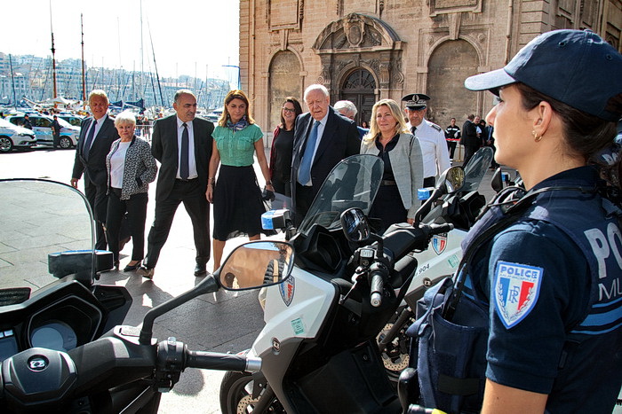 Martine Vassal, présidente du département 13, le maire de Marseille, Jean-Claude Gaudin et Caroline Pozmentier, adjointe au maire de Marseille en charge de la sécurité et de nombreux élus ont participé à la remise de véhicules à la Police municipale de Marseille (Photo Robert Poulain)