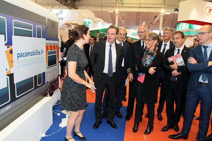 La ministre du Transport, Elisabeth Borne en visite sur le stand de la Région Paca entourée de Renaud Muselier, président de Paca, du préfet Stéphane Bouillon, de Jean-Luc Chauvin, Président de la CCI-Marseille Provence (Photo Robert Poulain)