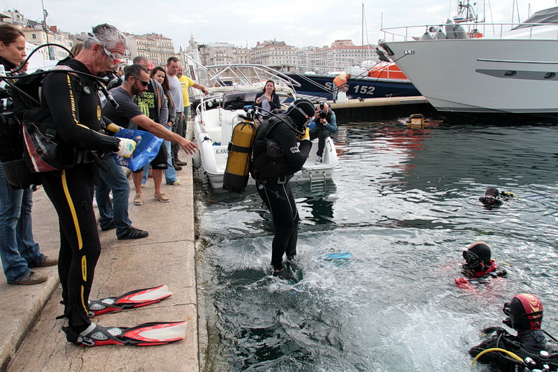 Quelques 150 plongeurs ont  Quelques 150 plongeurs ont