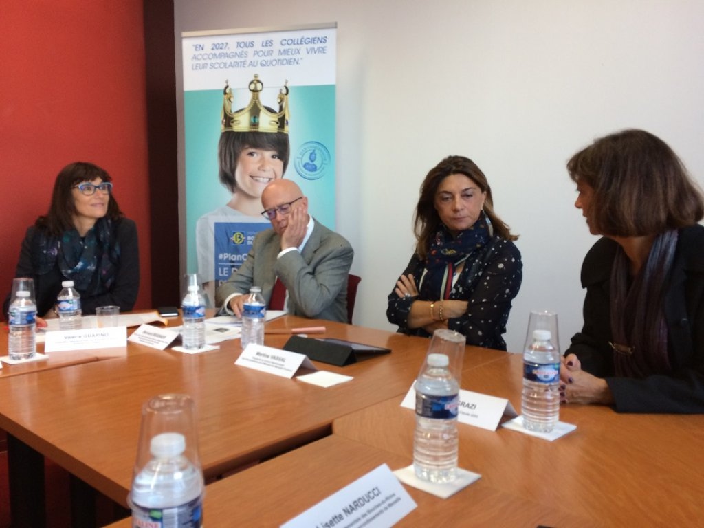 Martine Vassal au collège Izzo entourée de Valérie Guarino, Bernard Beignier et Evelyne Grazi (Photo Mireille Bianciotto) Martine Vassal au collège Izzo entourée de Valérie Guarino, Bernard Beignier et Evelyne Grazi (Photo Mireille Bianciotto)