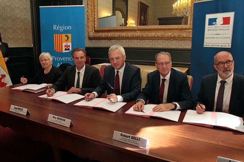 Renaud Muselier entouré de Michèle Guidi, Éric Negron, Robert Gelli et Patrick Mounaud (Photo Robert Poulain)