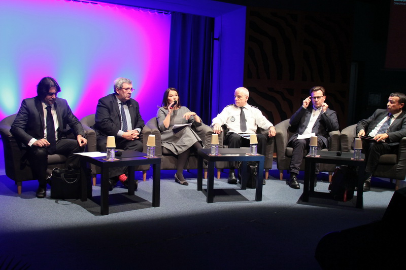 Table ronde sur : Quelles seront les problématiques de demain en termes de cybersécurité? (Photo Robert Poulain) Table ronde sur : Quelles seront les problématiques de demain en termes de cybersécurité? (Photo Robert Poulain)